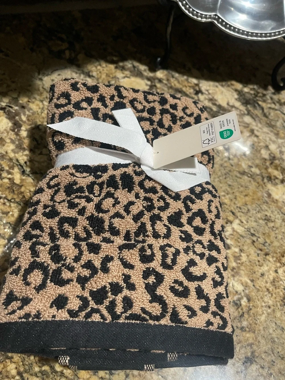 Rachel Zoe 100% Cotton cheetah print hand towel set of (2) 18”x28” Brand New